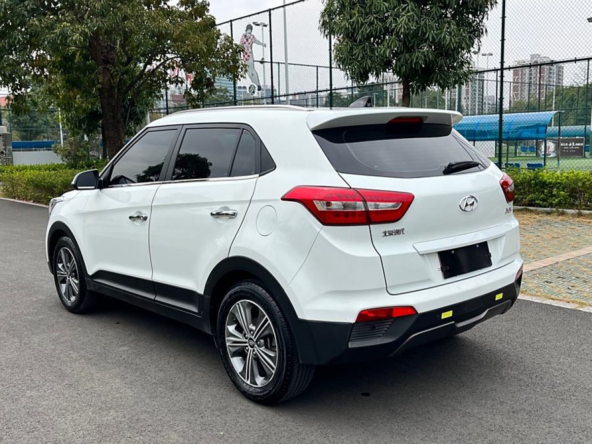 現(xiàn)代 ix25  2015款 1.6L 自動兩驅尊貴型DLX圖片