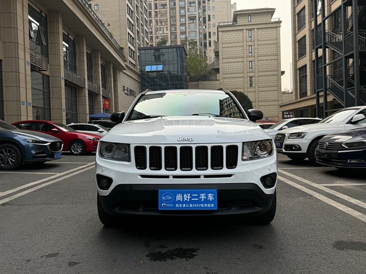 Jeep 指南者  2013款 2.4L 四驅(qū)豪華版圖片