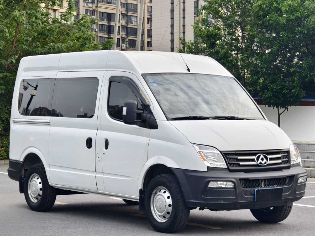 上汽大通 V80  2019款 2.5T經(jīng)典款6擋手動傲運通改款短軸中頂5/6座圖片