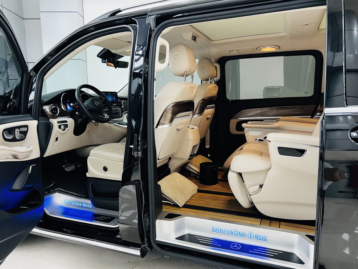 奔馳 V級  2022款 V 260 L 長軸距豪華版圖片