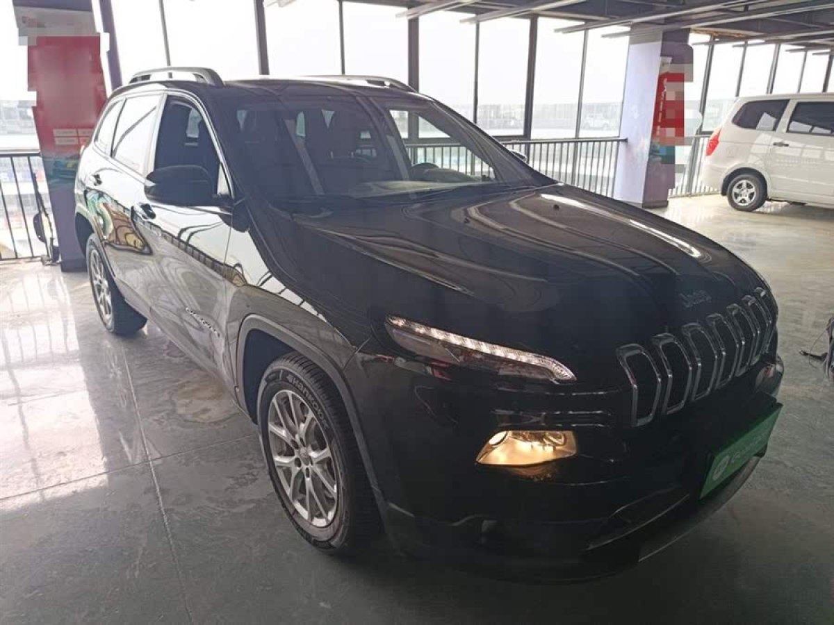 Jeep 自由光  2017款 2.0L 優(yōu)越版圖片