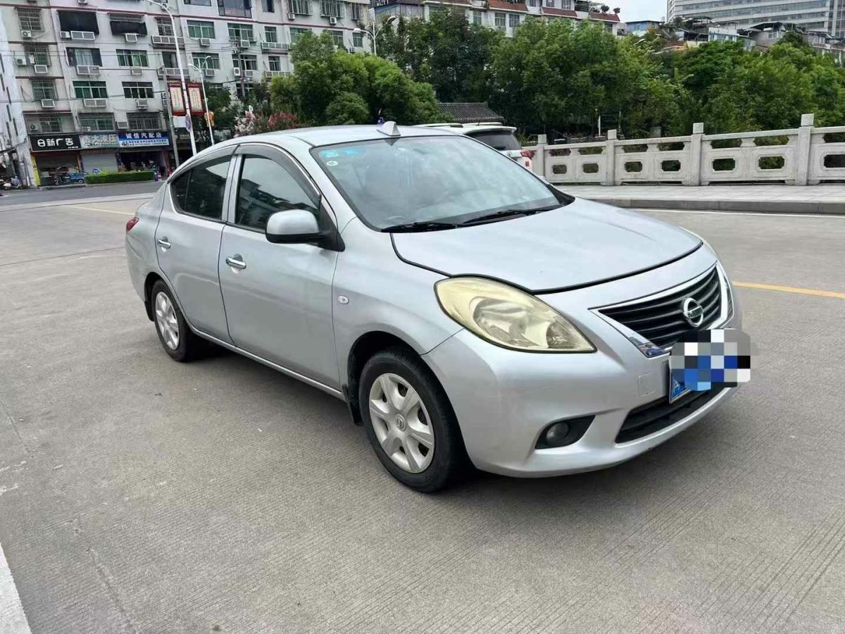 日產(chǎn) 銳騏  2013款 多功能商用車 2.4 兩驅(qū)汽油標(biāo)準(zhǔn)型圖片