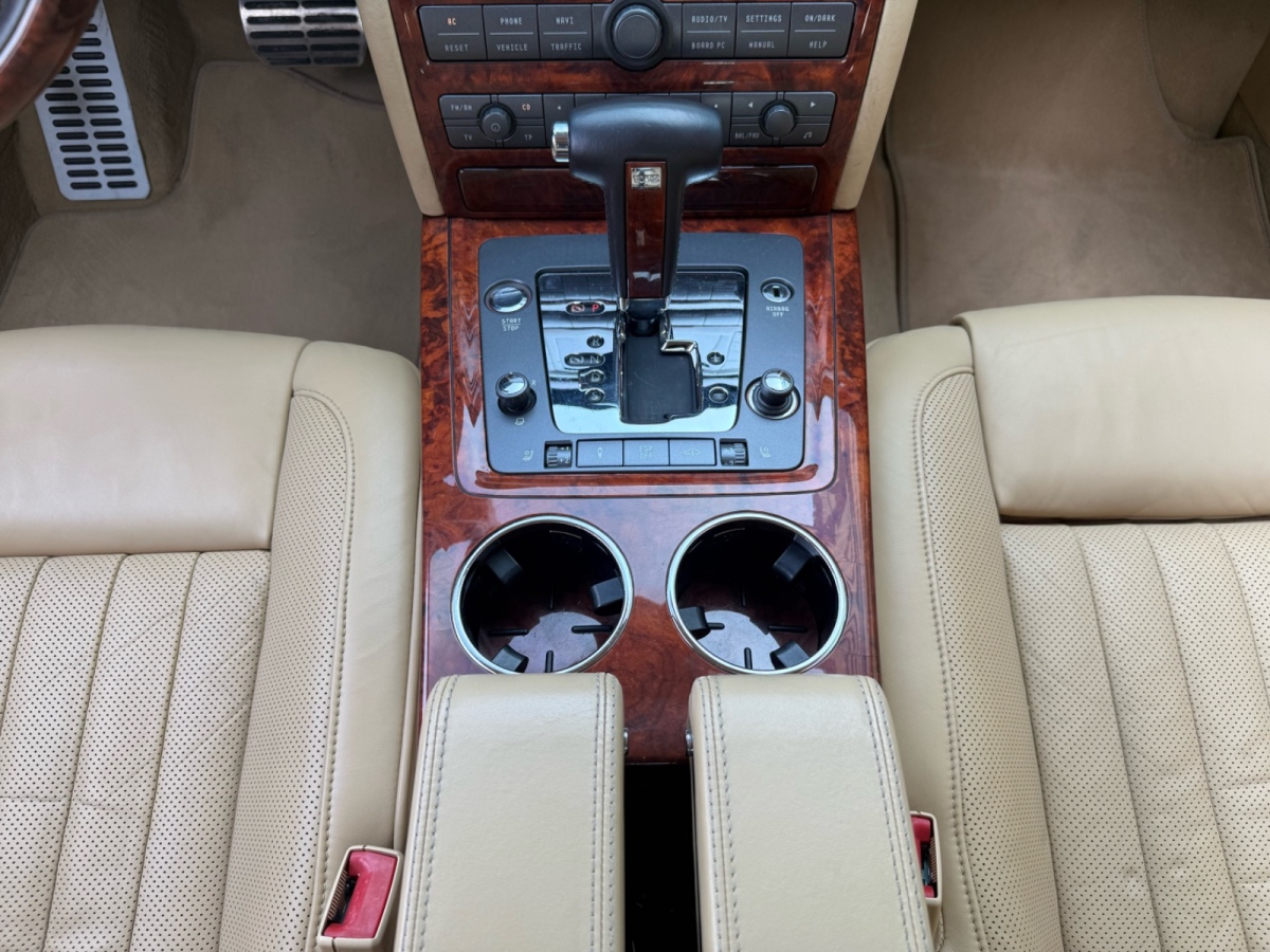 大眾 輝騰  2009款 6.0L W12 4座加長(zhǎng)尊崇版圖片
