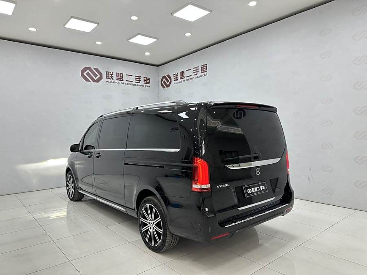 奔馳 V級(jí)  2022款 V 260 L 長(zhǎng)軸距豪華版圖片