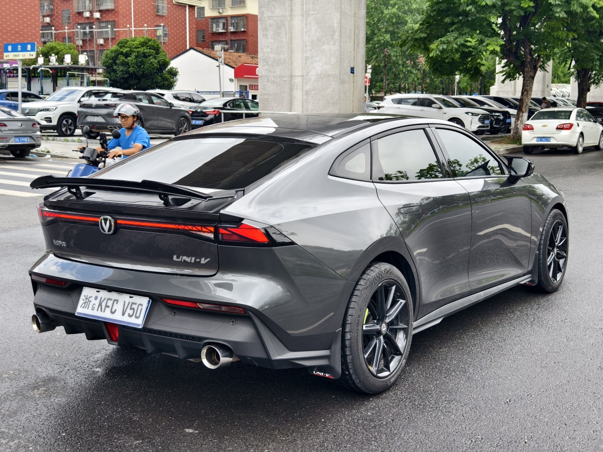 長安 長安UNI-V  2022款 1.5T 尊貴型圖片