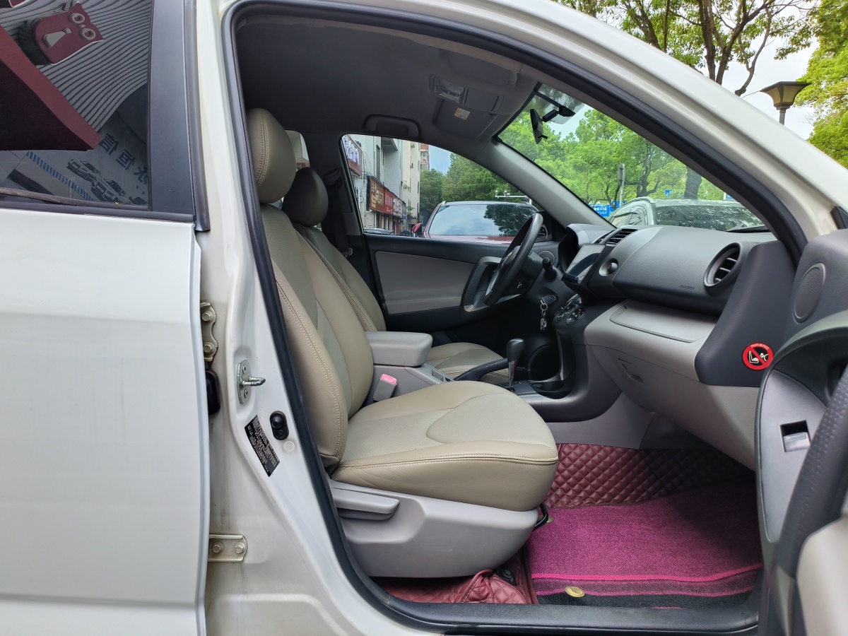2011年7月丰田 RAV4  2019款 荣放 2.0L CVT两驱先锋版