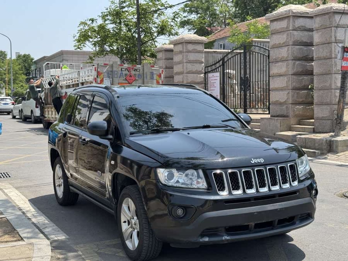 Jeep 指南者  2012款 2.0L 兩驅(qū)運(yùn)動(dòng)版圖片