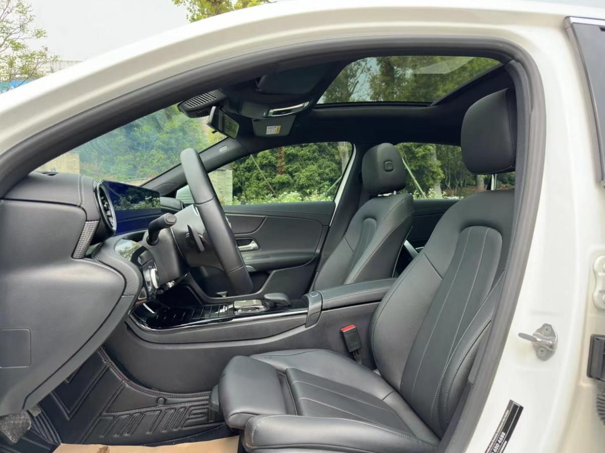 奔驰 奔驰A级  2021款 A 200 L 运动轿车动感型图片