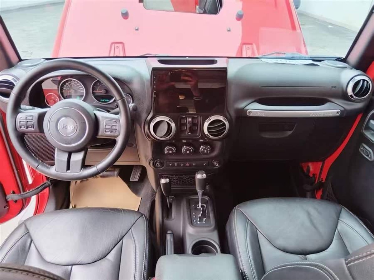 Jeep 牧馬人  2015款 3.0L Sahara 四門舒享版圖片
