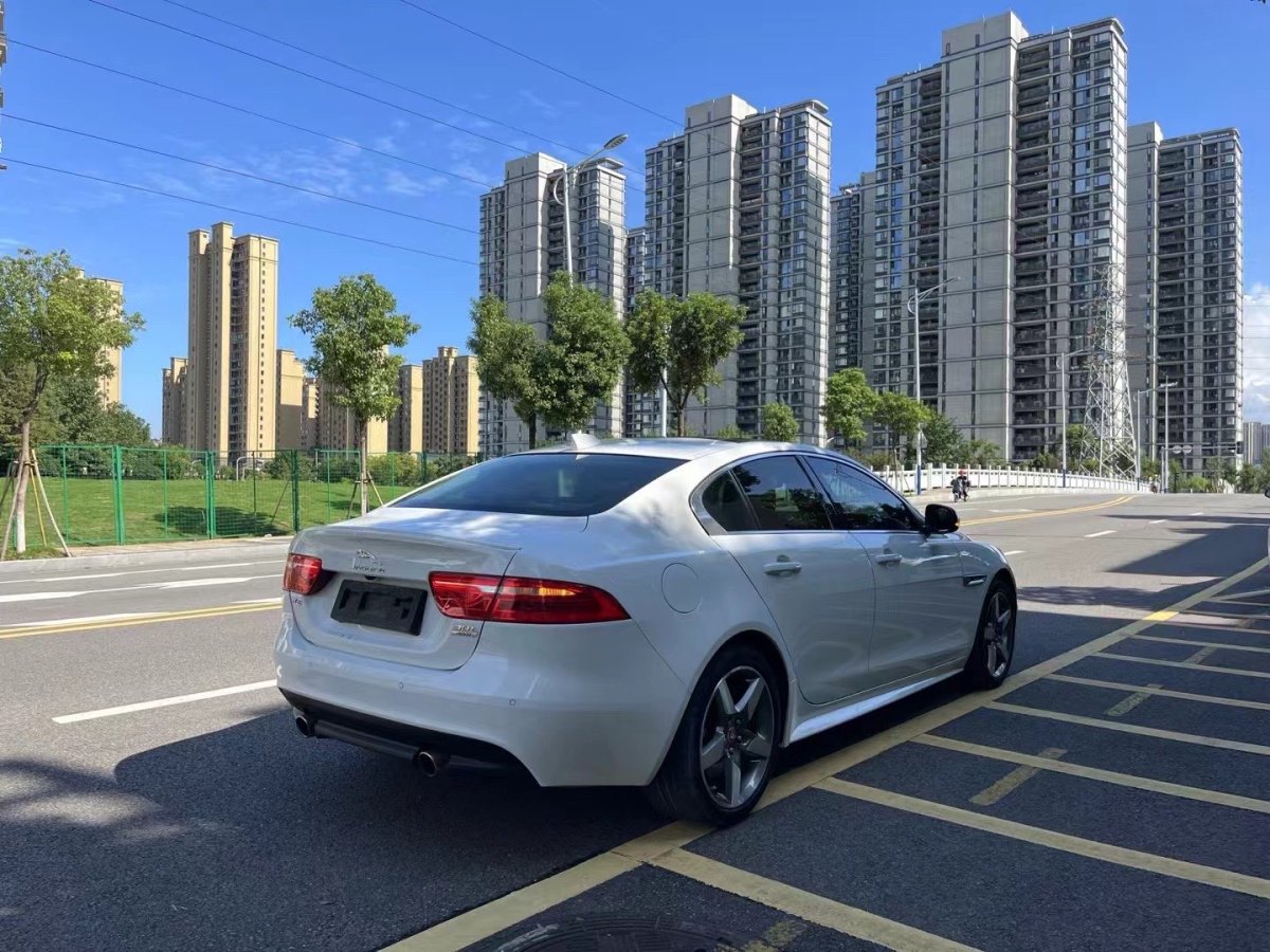 捷豹 XE  2018款 2.0T 300PS 四驅(qū)R-Sport運(yùn)動(dòng)版圖片