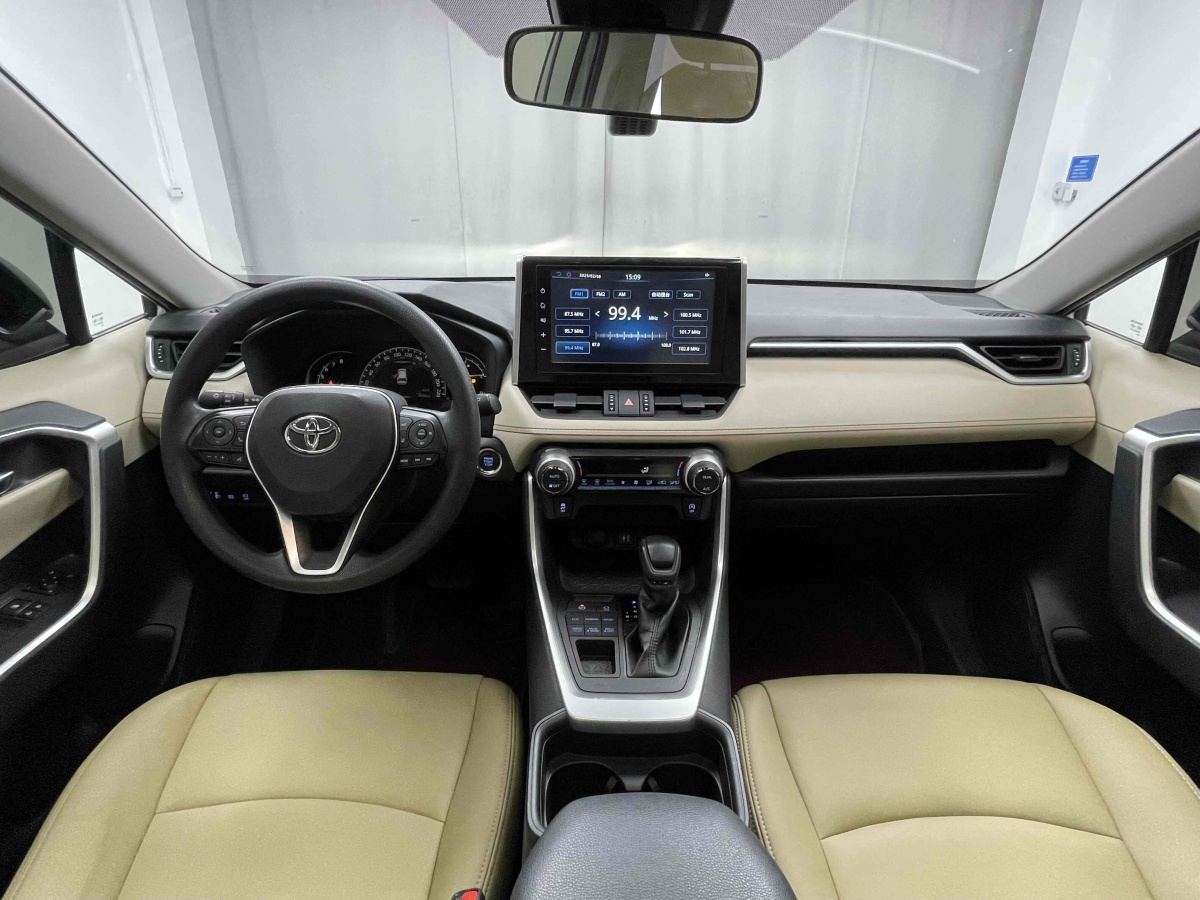 豐田 RAV4  2018款 榮放 2.0L CVT兩驅(qū)風(fēng)尚版圖片