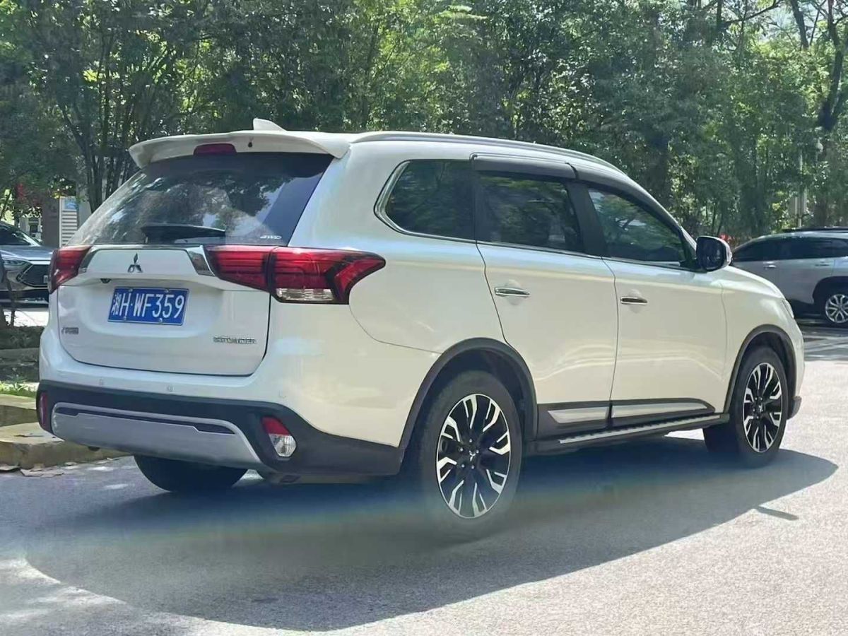 三菱 歐藍德  2020款 2.4L 四驅(qū)致享版 5座圖片