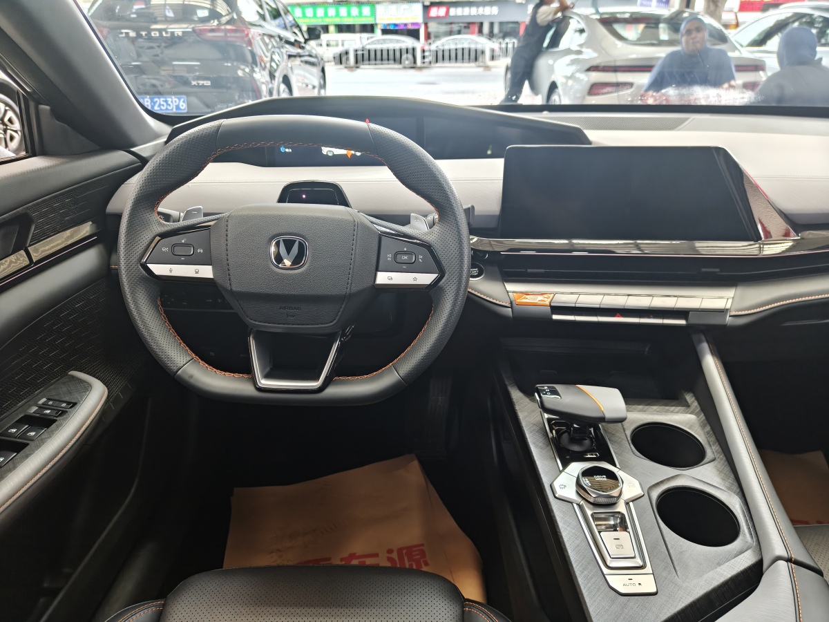 2022年8月長安 長安UNI-V  2022款 1.5T 尊貴型