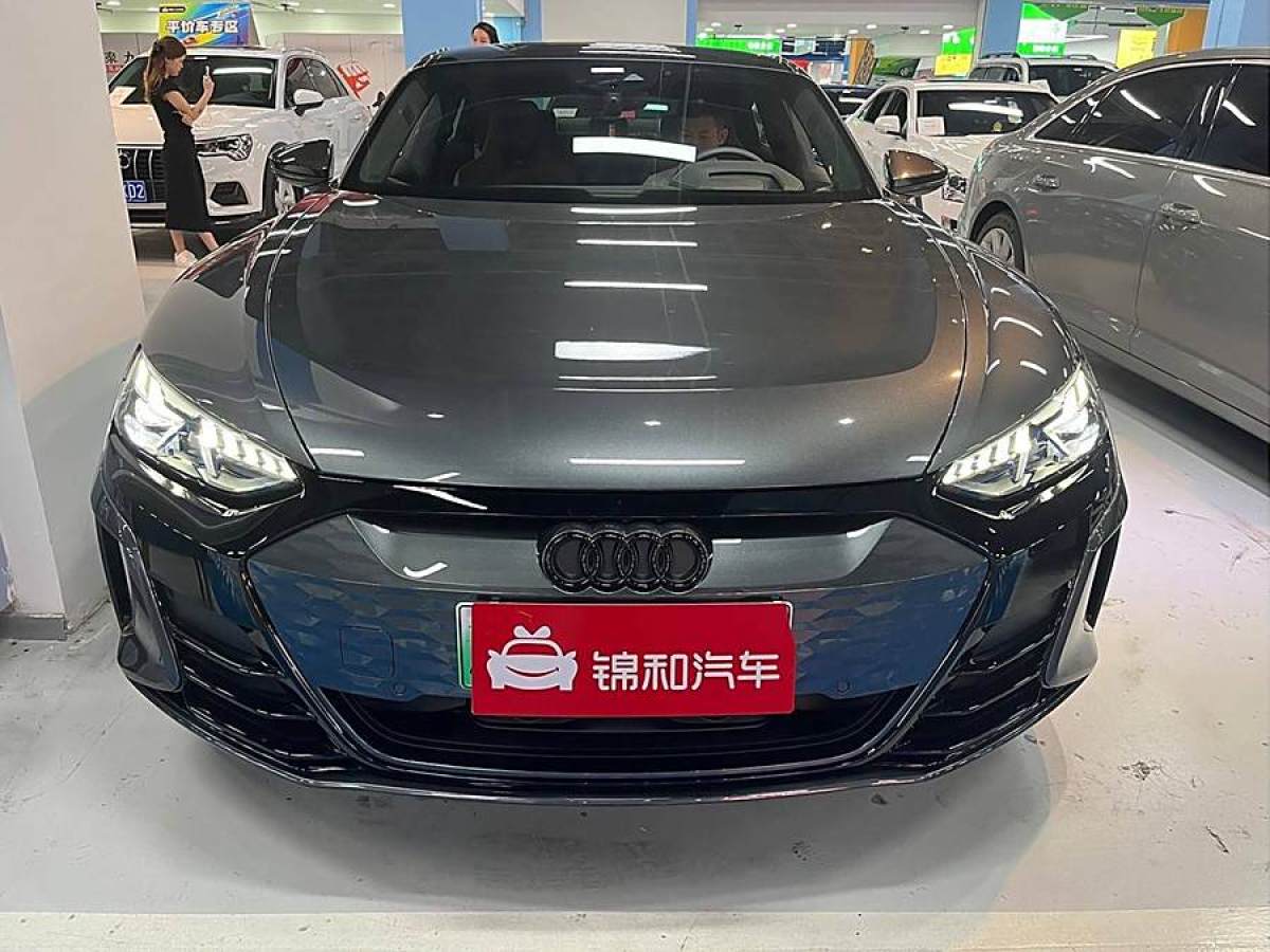 奧迪 奧迪Q5 e-tron  2023款 40 e-tron 閃耀型 機(jī)甲套裝圖片