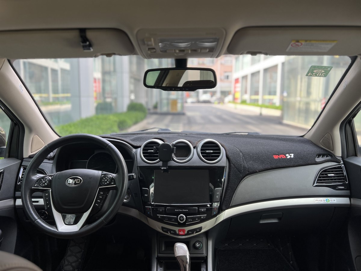 比亞迪 S7  2015款 2.0T 自動(dòng)尊貴型圖片