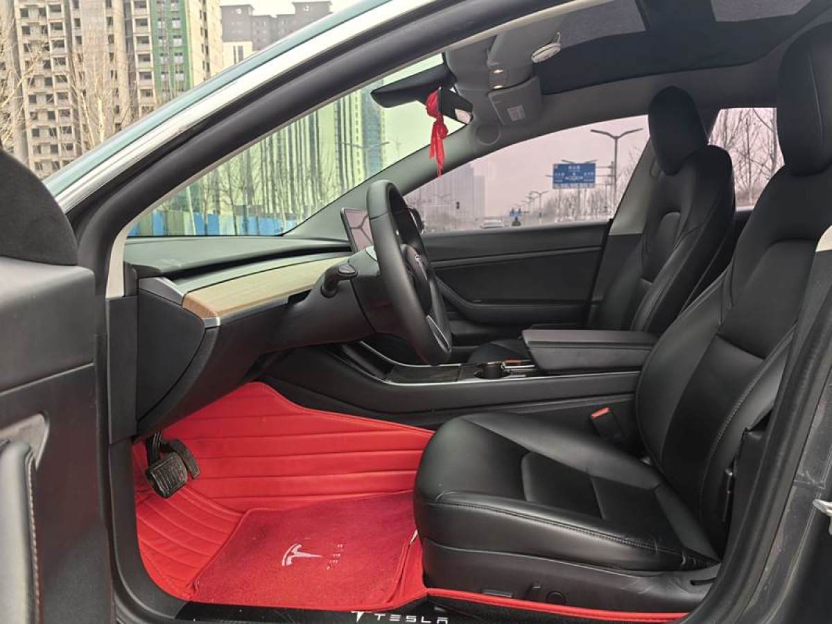 特斯拉 Model 3  2020款 改款 標(biāo)準(zhǔn)續(xù)航后驅(qū)升級版圖片