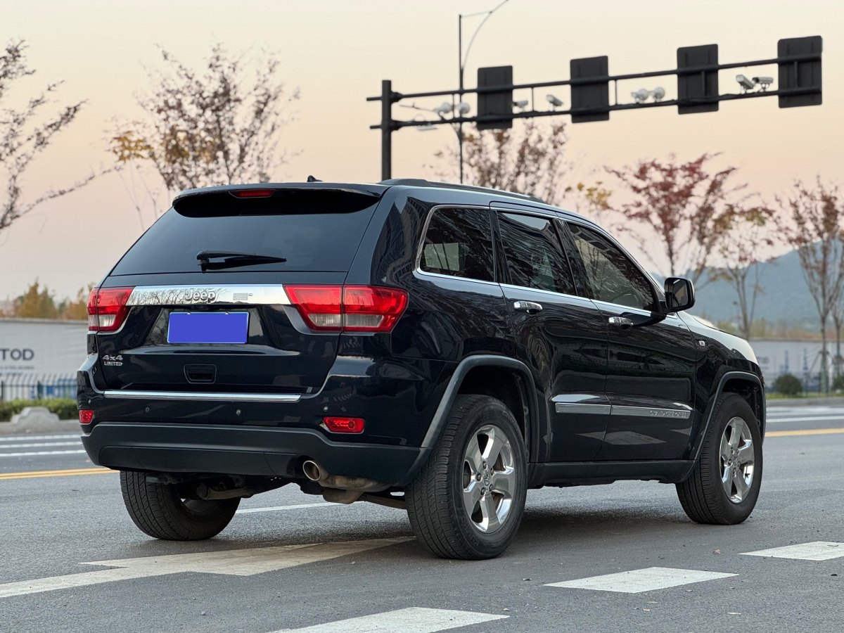 Jeep 大切諾基  2011款 改款 3.6L 豪華導(dǎo)航版圖片