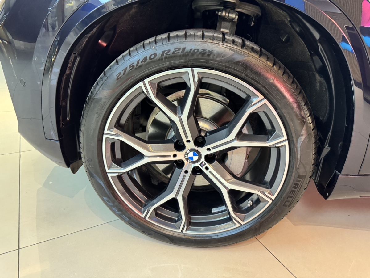寶馬 寶馬X5  2023款 xDrive 30Li 尊享型M運(yùn)動(dòng)曜夜套裝圖片