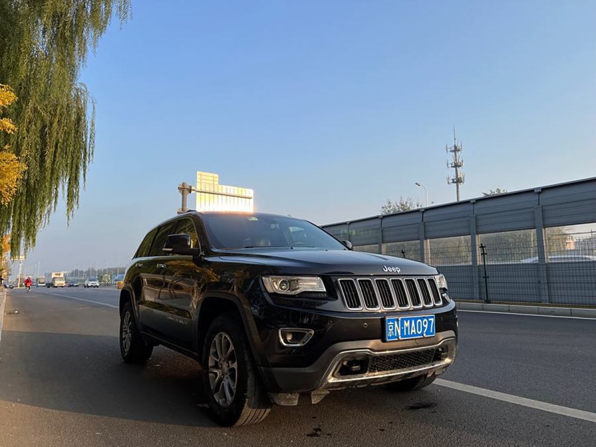 Jeep 大切諾基  2016款 3.0L 精英導(dǎo)航版圖片