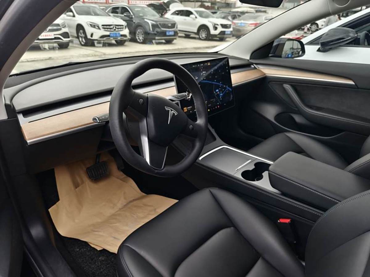 特斯拉 Model Y  2023款 后輪驅(qū)動(dòng)版圖片