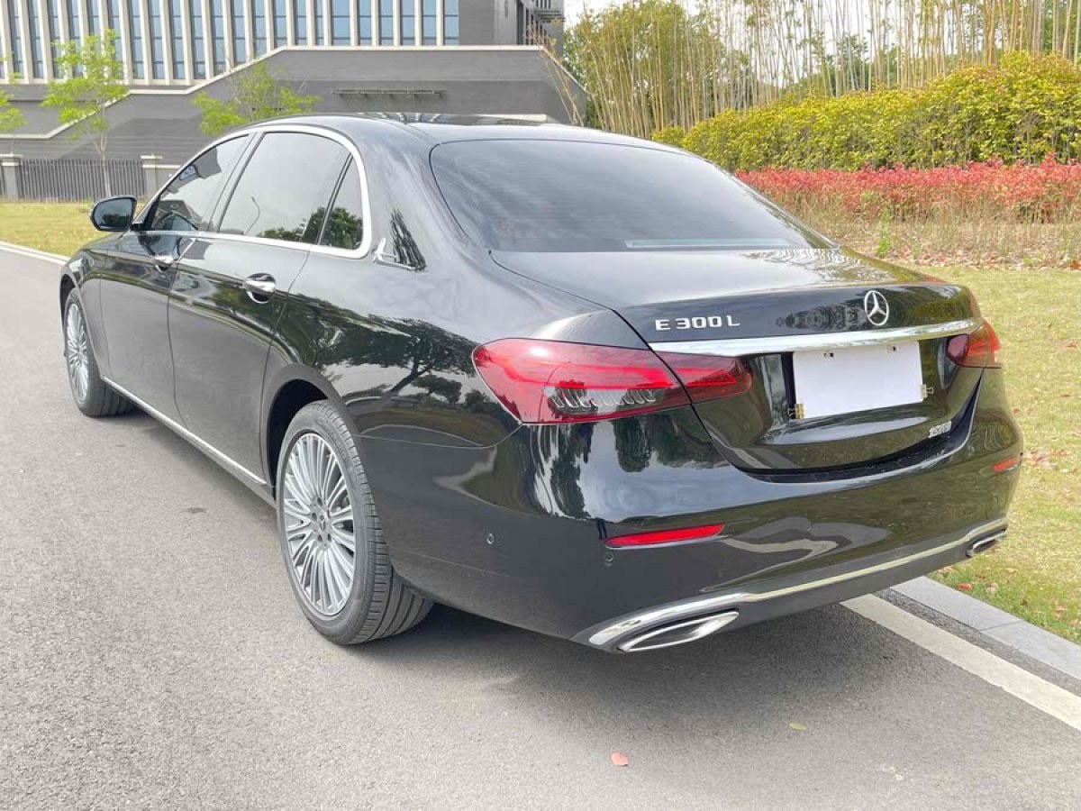 奔馳 奔馳E級(jí)  2021款 改款 E 300 L 時(shí)尚型圖片