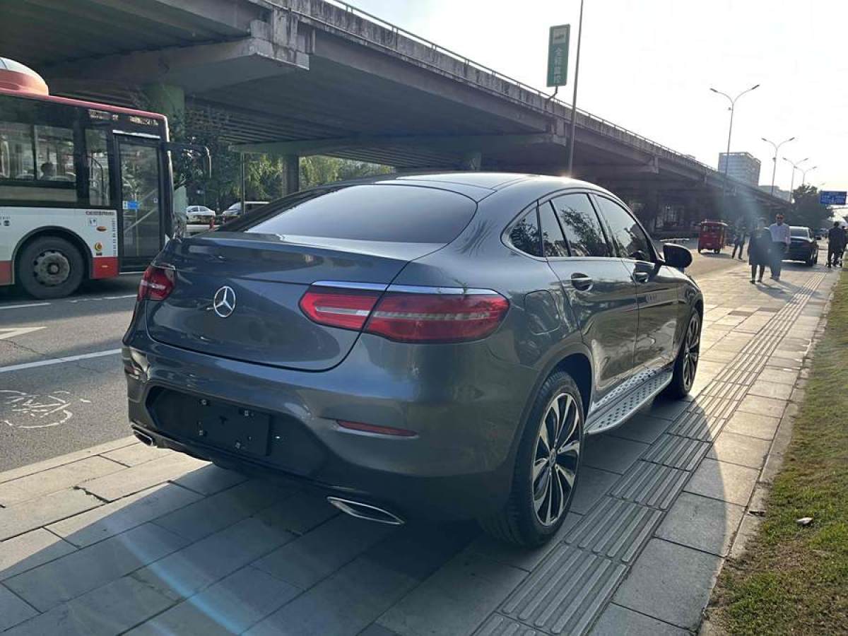 奔馳 奔馳GLC  2023款 改款 GLC 260 4MATIC 轎跑SUV圖片