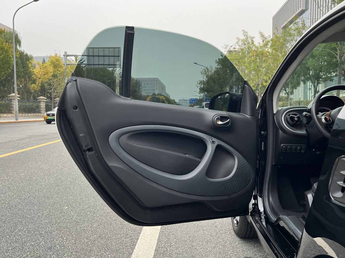 2019年10月smart fortwo  2019款 0.9T 66千瓦硬頂風(fēng)擎版 國VI