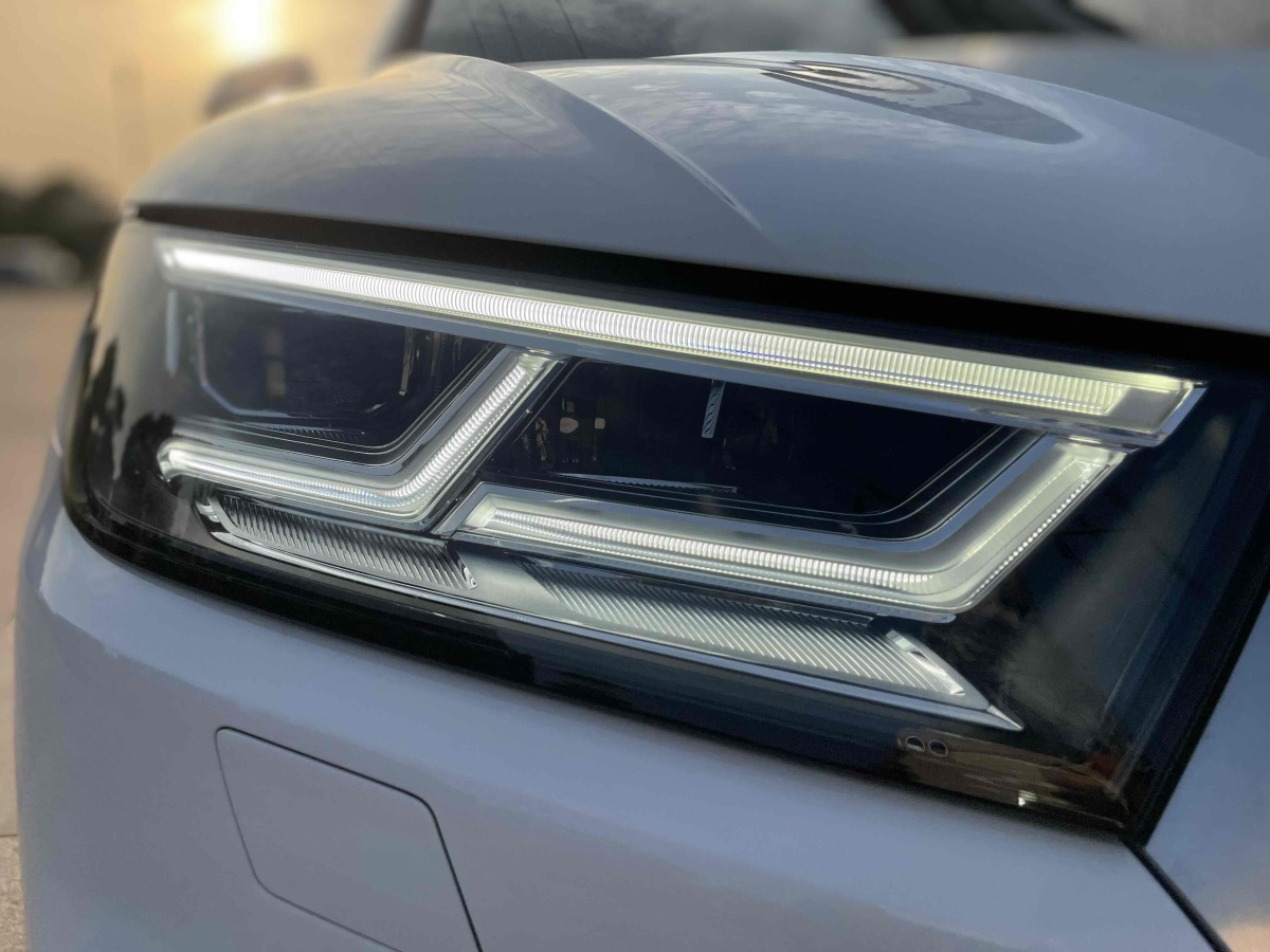 2019年5月奧迪 奧迪Q5L  2018款 40 TFSI 榮享時(shí)尚型