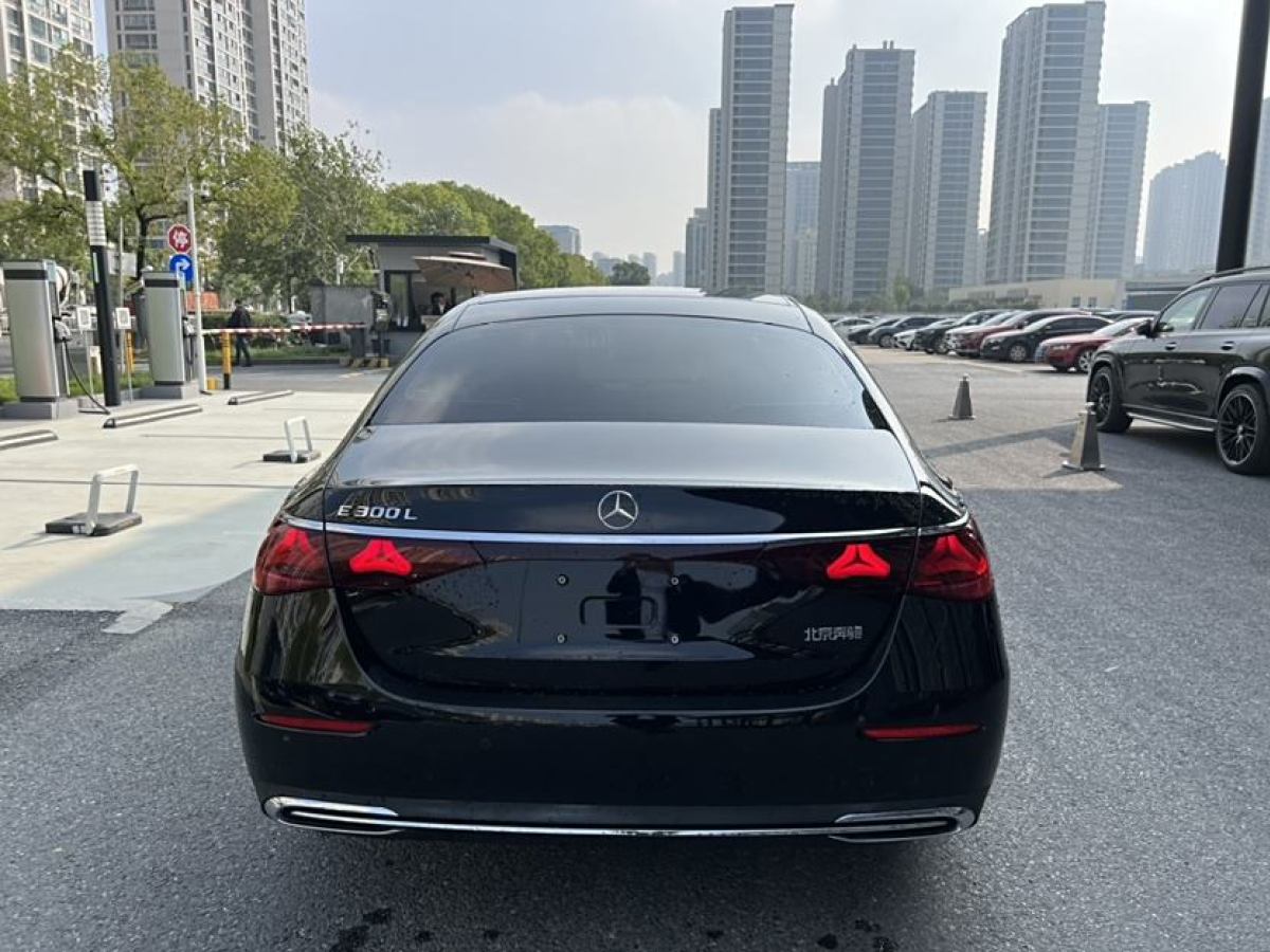 奔馳 奔馳E級(jí)  2019款 改款 E 300 L 豪華型圖片