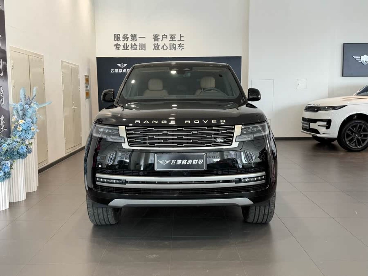 路虎 攬勝  2025款 3.0 L6 400PS 盛世加長版圖片