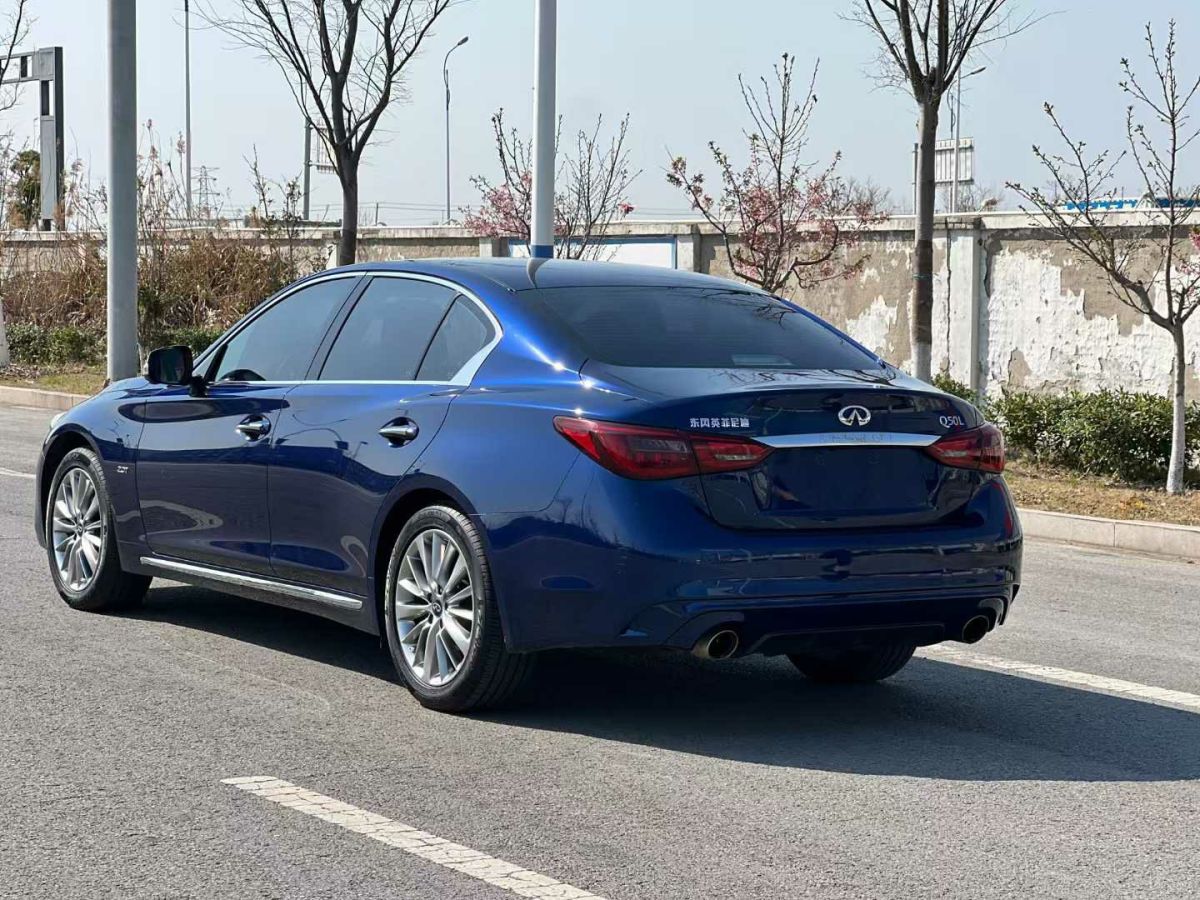 英菲尼迪 Q70  2019款 Q70L 2.0T 奢華版圖片