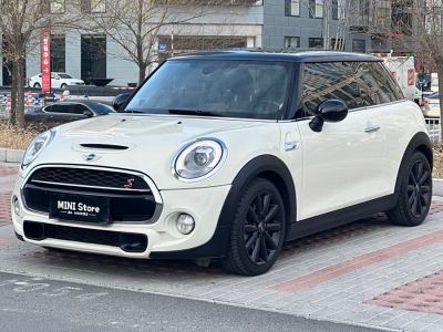 2018年4月 MINI CLUBMAN 2.0T COOPER S 賽車手圖片