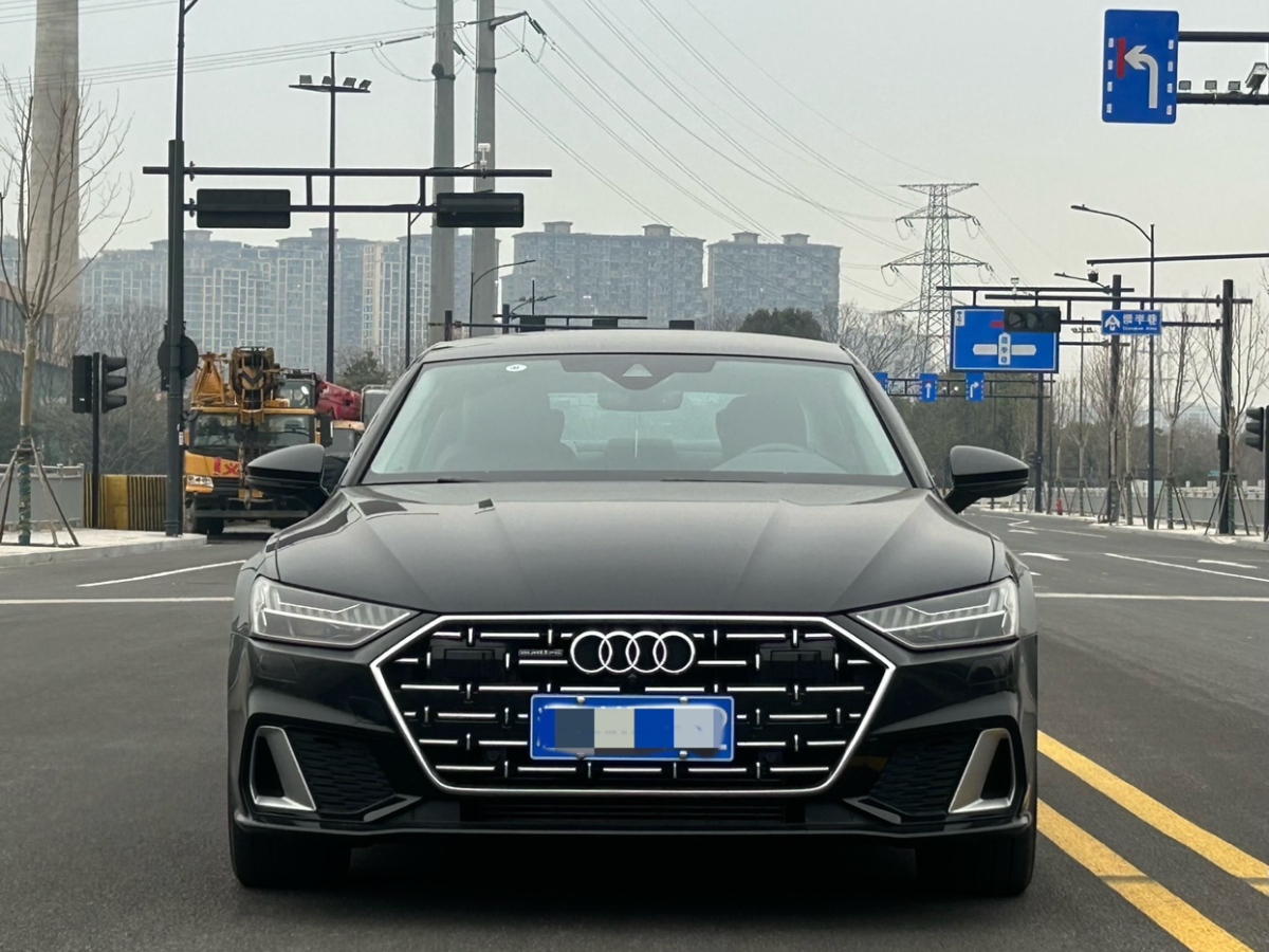 奧迪 奧迪A7L  2022款 45 TFSI quattro S-line 見遠(yuǎn)型流晶套裝圖片