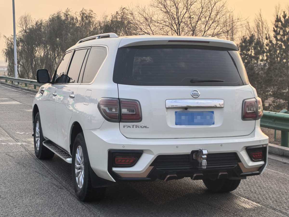 日產(chǎn) 途樂(lè)  2018款 4.0L 鉑金型圖片