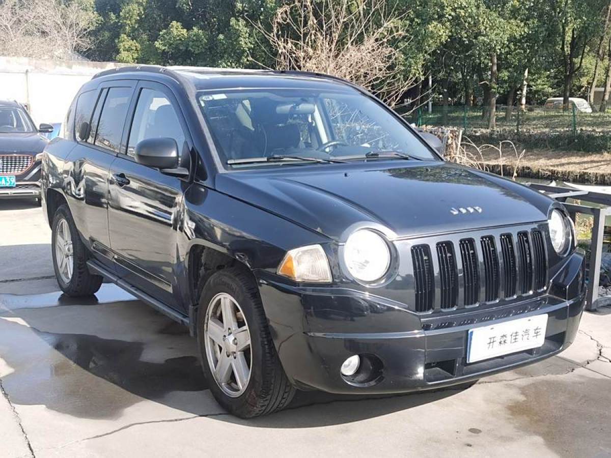 Jeep 指南者  2010款 2.4L 四驅(qū)運(yùn)動版圖片