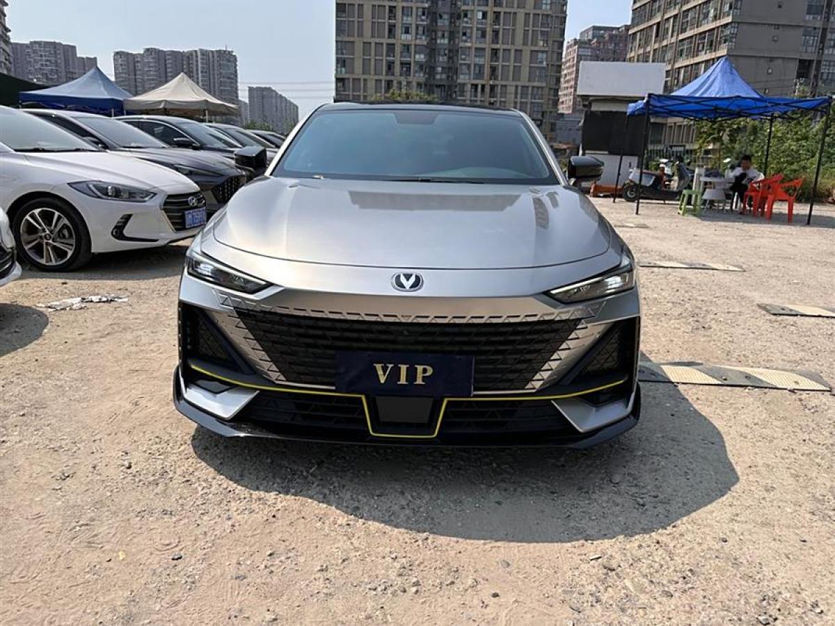 長安 長安UNI-V  2022款 1.5T 運(yùn)動版圖片