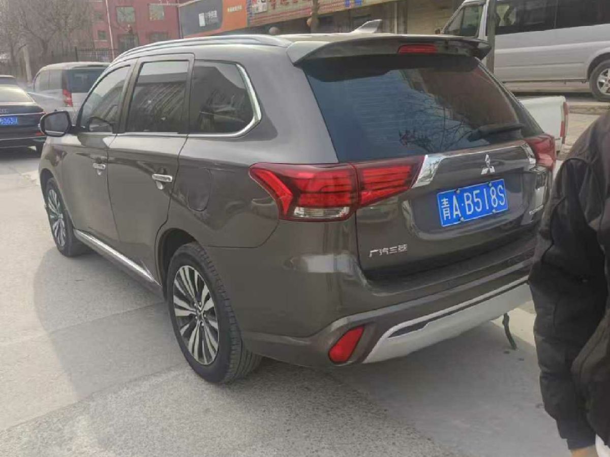 上汽大通 V80  2021款 2.0T PLUS AMT商旅頂配版加長(zhǎng)軸高頂17座圖片