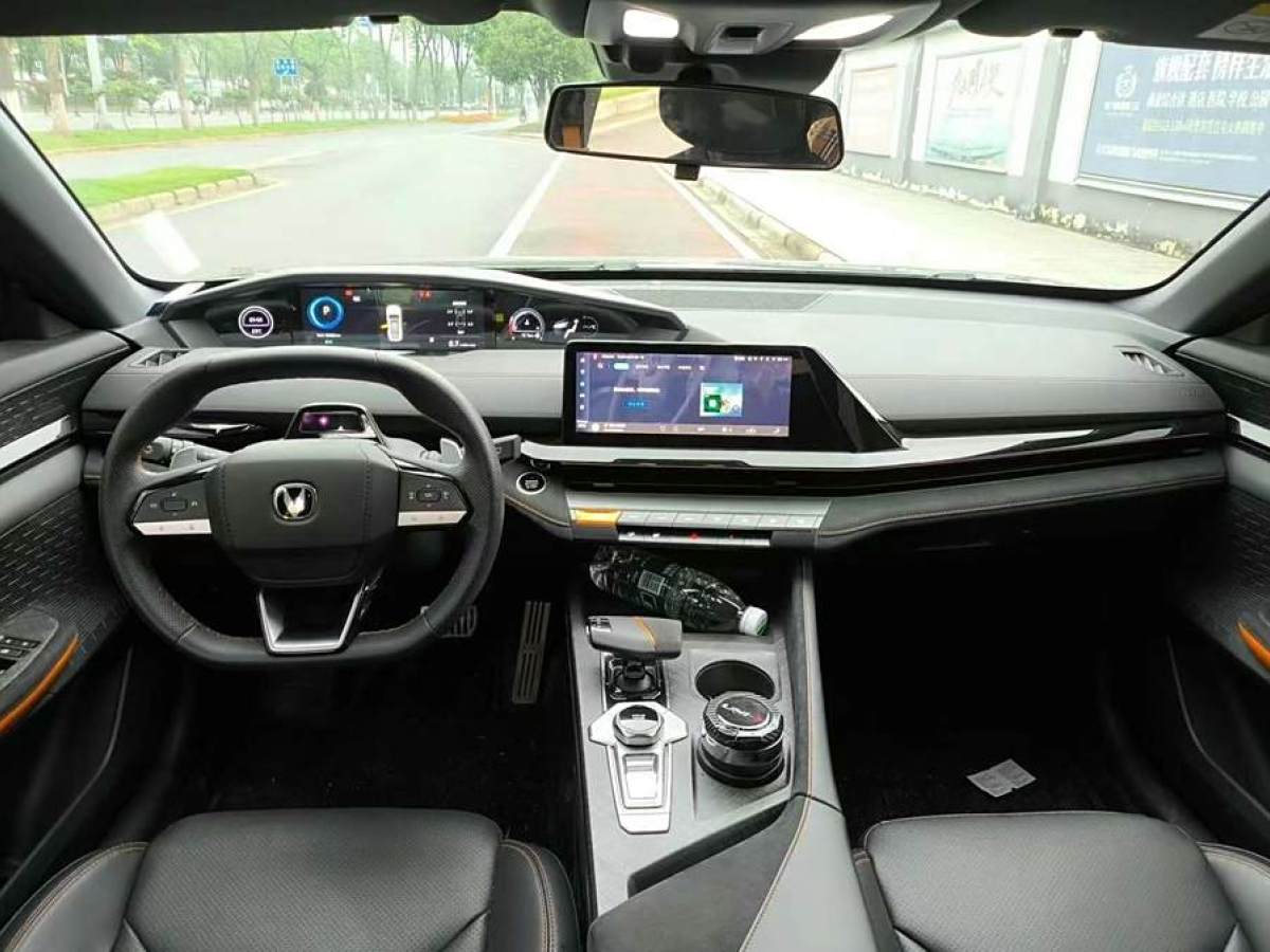 長安 長安UNI-V  2022款 1.5T 運動版圖片