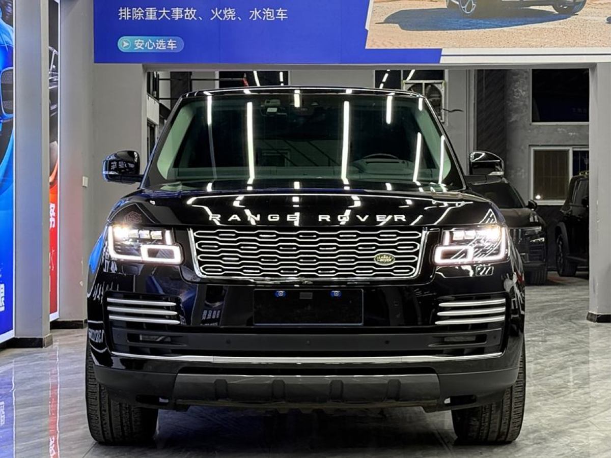 路虎 攬勝  2020款 3.0 L6 傳世加長(zhǎng)版圖片