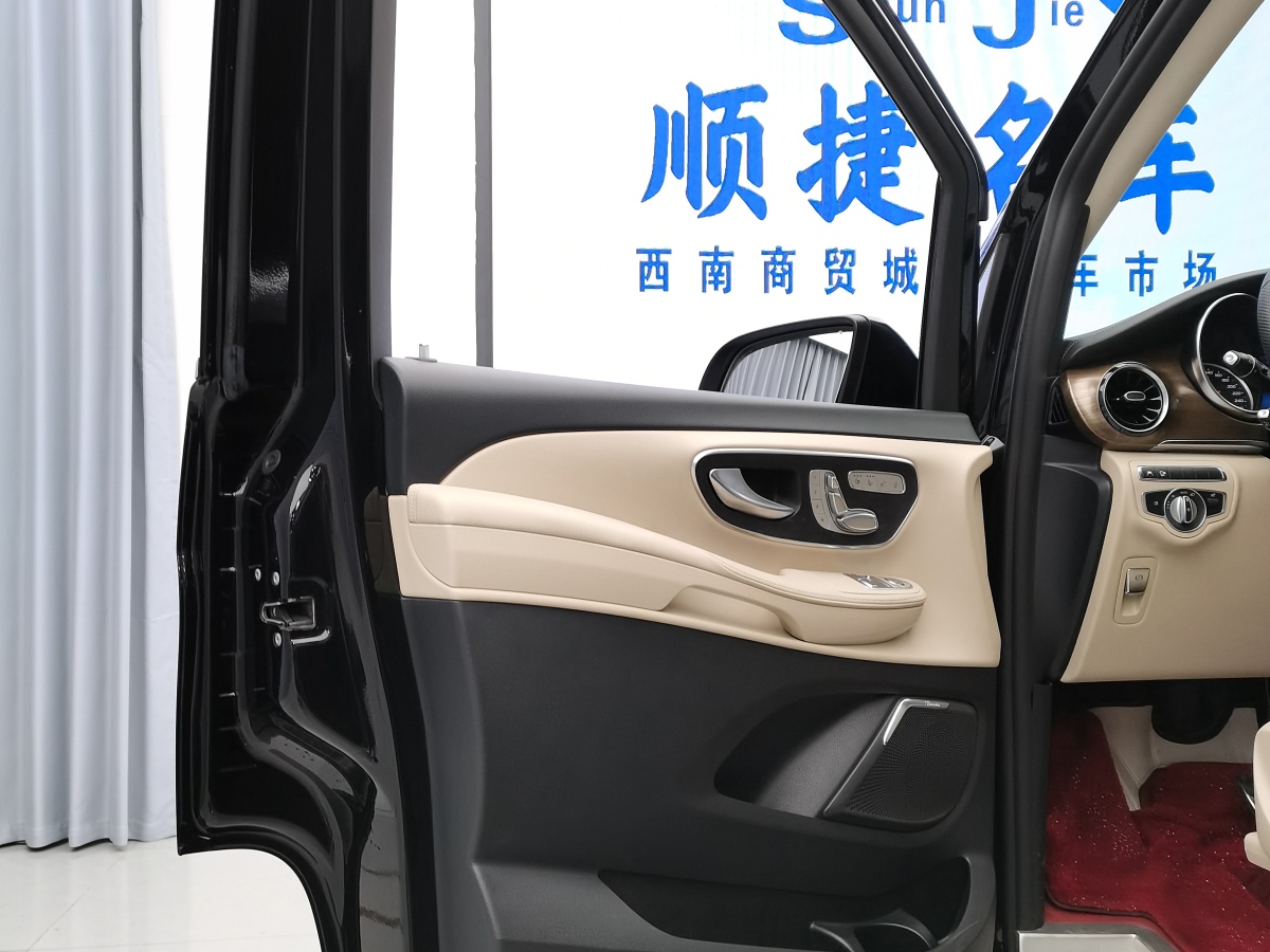 奔馳 V級(jí)  2022款 V 260 L 長(zhǎng)軸距尊貴版圖片