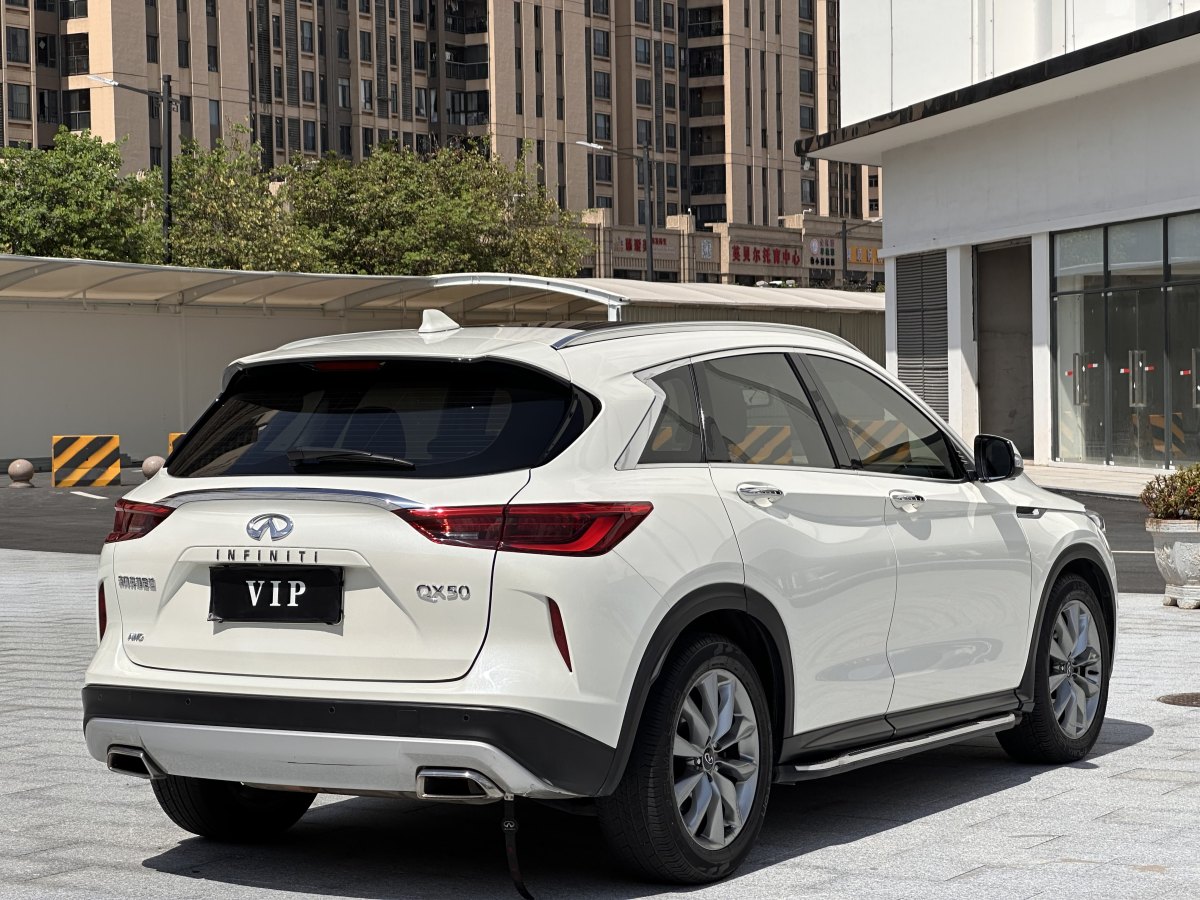 英菲尼迪 QX50  2020款 改款 2.0T 四驅(qū)菁英版圖片