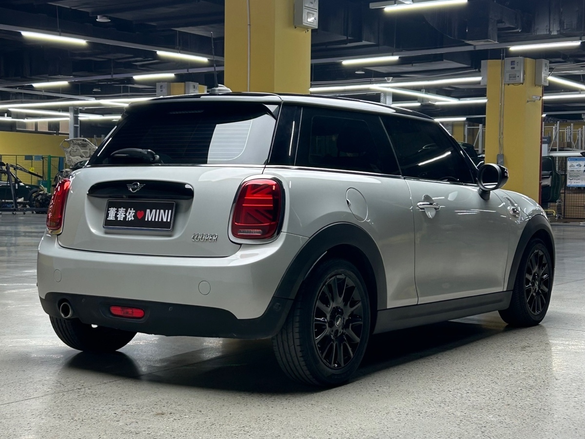 MINI MINI  2020款 1.5T COOPER 經(jīng)典派 五門絕色版圖片