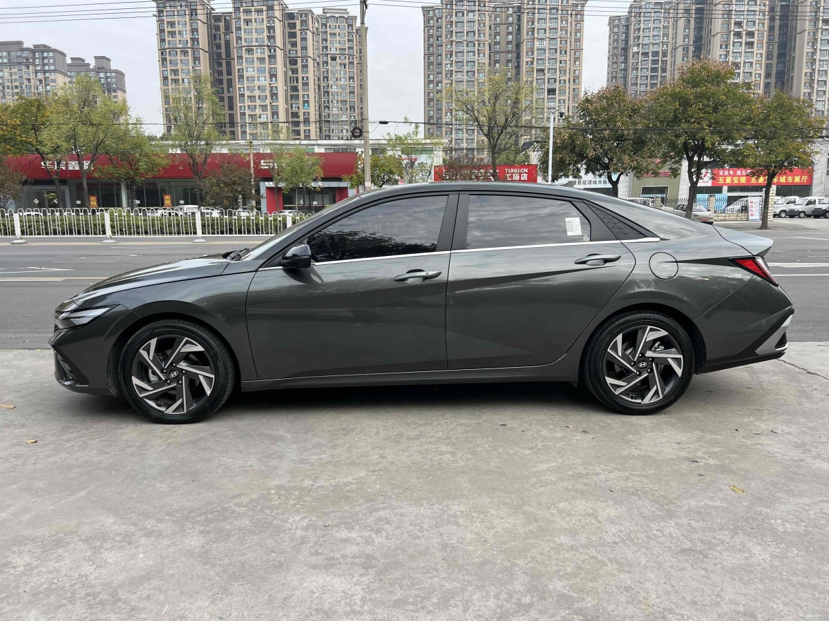 現(xiàn)代 伊蘭特  2023款 1.5L CVT TOP旗艦版圖片