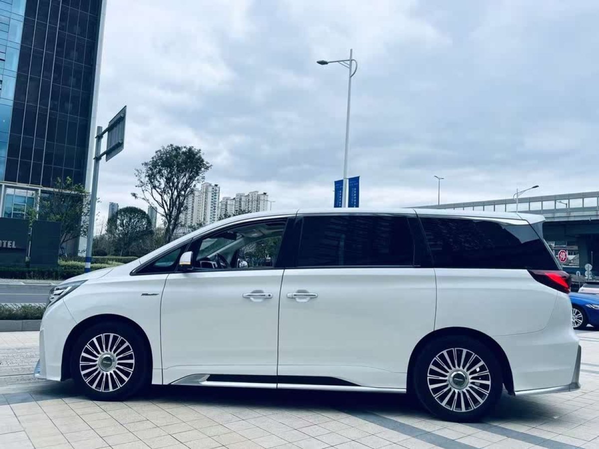 廣汽傳祺 M8  2023款 改款 大師系列 390T 四座御尊版圖片