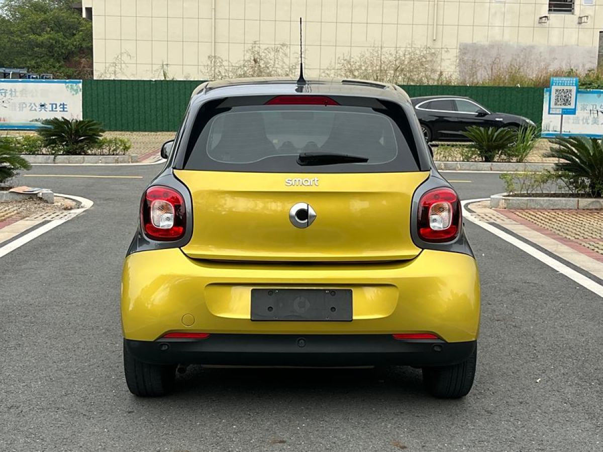 smart forfour  2016款 1.0L 52千瓦激情版圖片