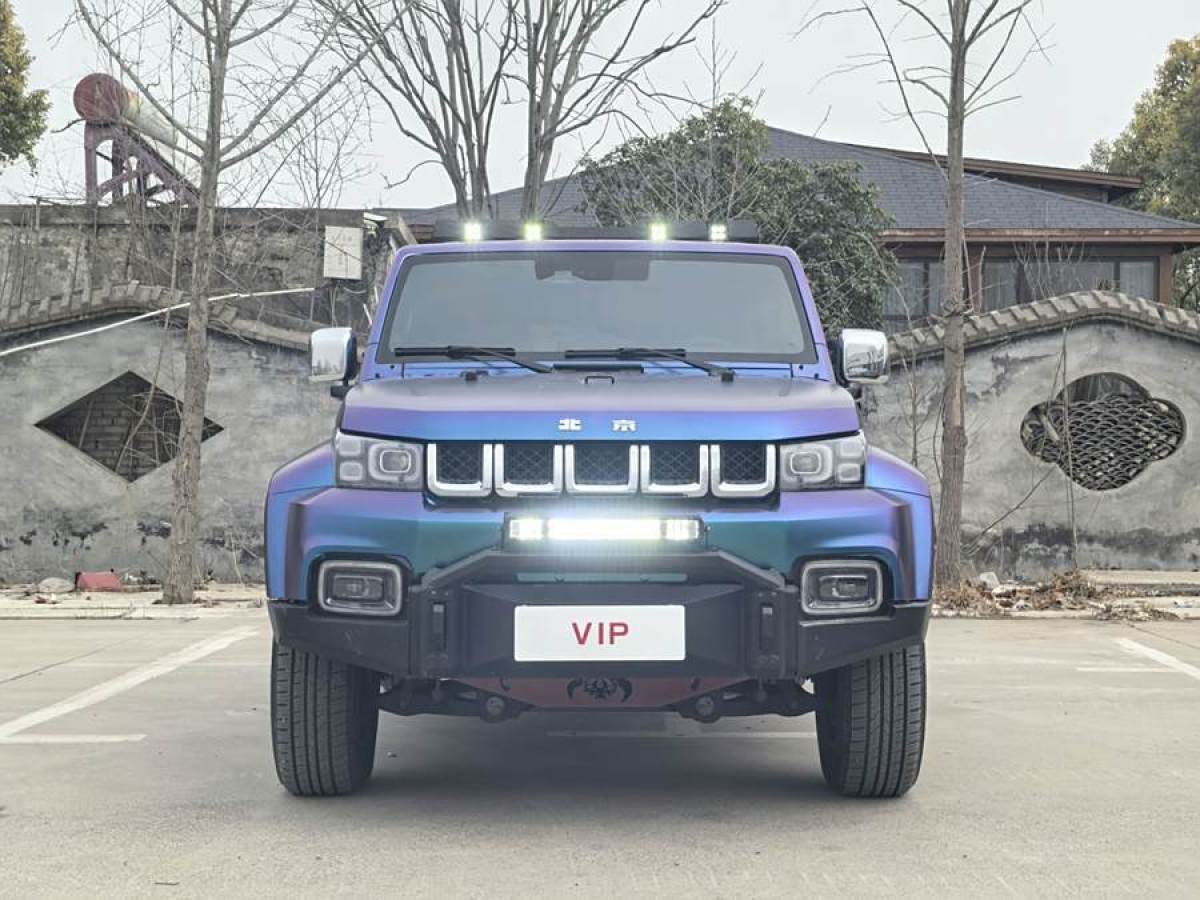 2020年7月北京 BJ40  2020款 2.0T 自動(dòng)四驅(qū)城市獵人版?zhèn)b客型