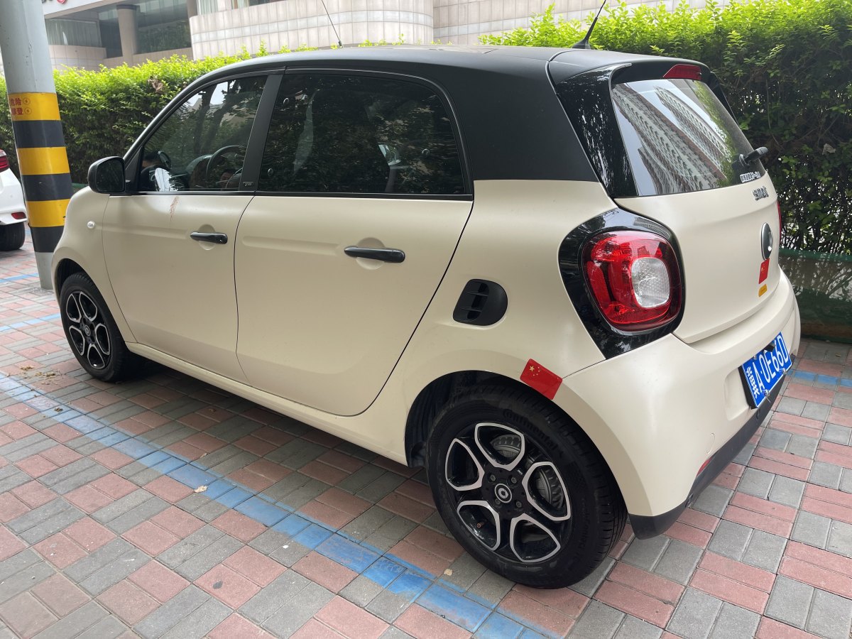 smart forfour  2018款 0.9T 66千瓦先锋版图片