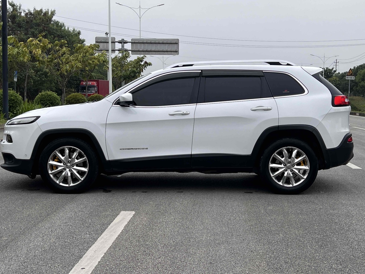 Jeep 自由光  2014款 2.4L 豪華版圖片