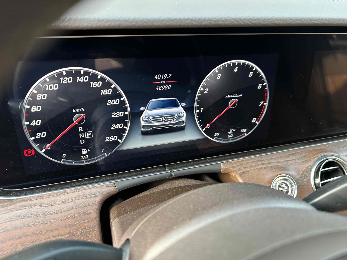 2018年5月奔驰 奔驰E级  2018款 改款 E 300 L 豪华型
