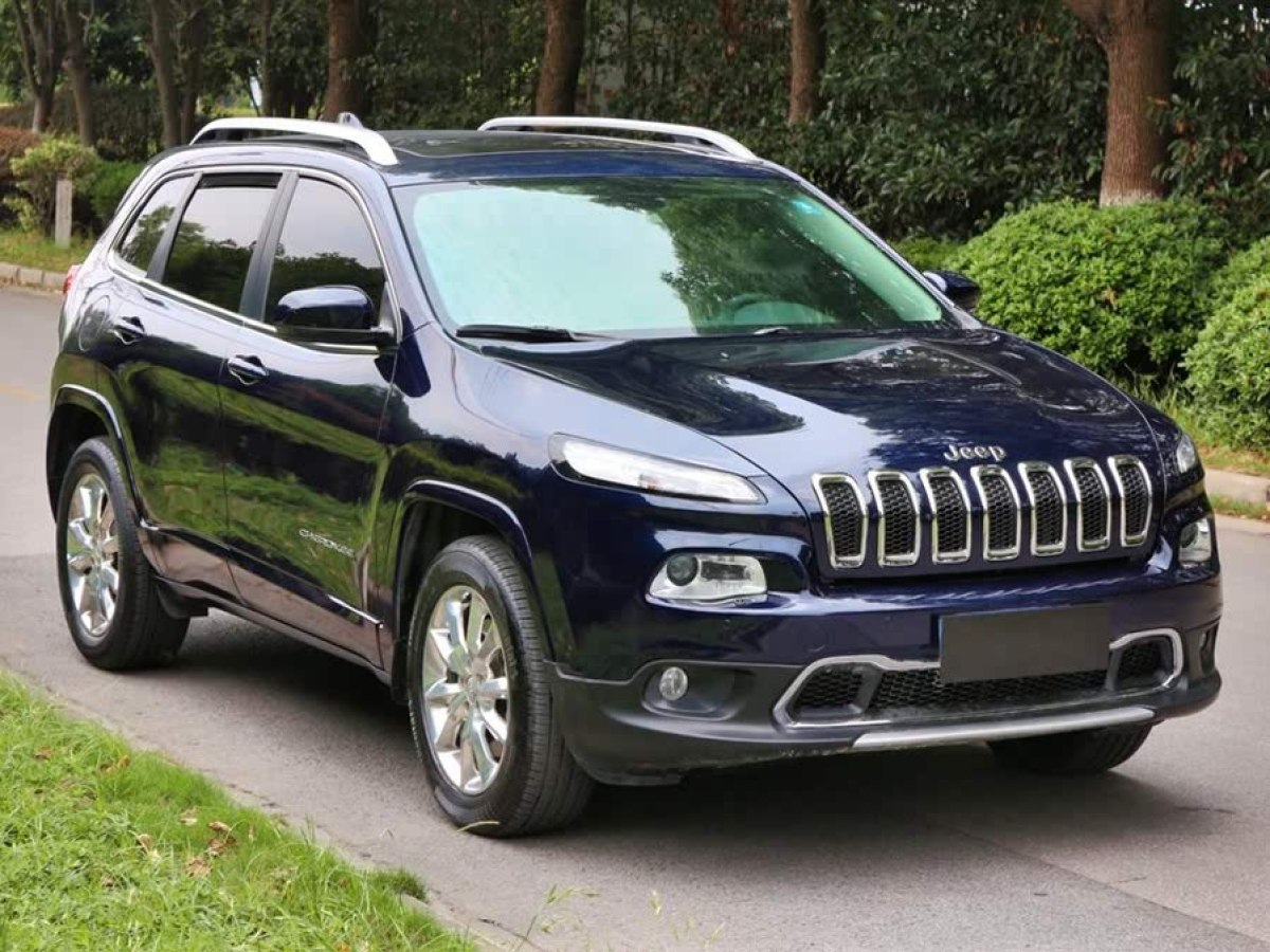 Jeep 自由光  2017款 2.4L 優(yōu)越版圖片